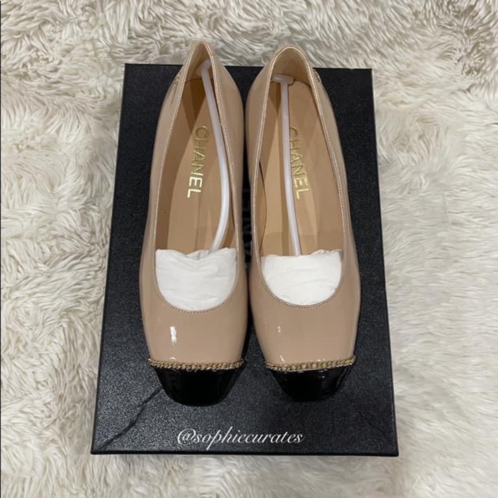 New Chanel Beige / Black Flats in size 36.5C(wide)